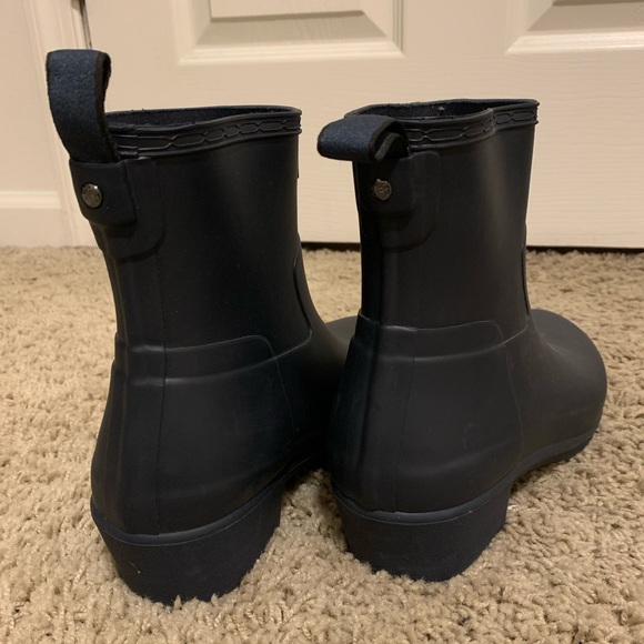 Hunter Rain Booties in navy - Picture 2 of 5